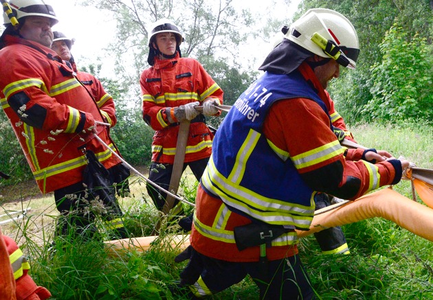 FW-CW: Olfilm auf dem Fluss Nagold bei der Station Teinach