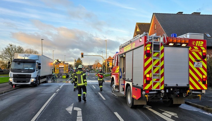 FW-WRN: FEUER_2 - LKW 18 Tonnen, brennt an Achse