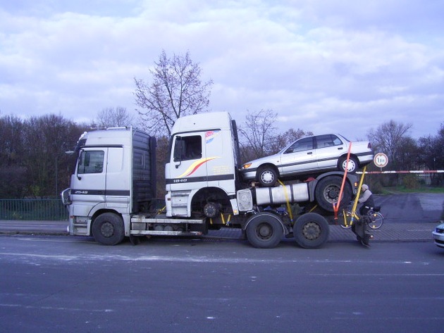 POL-D: Düsseldorfer Polizei zieht gefährlichen Lkw aus dem Verkehr - Fotos hängen als Datei an