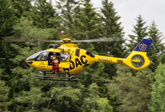 ADAC Luftrettung aus Straubing trainiert mit Winde