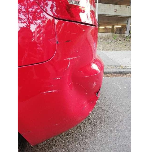 POL-WOB: Roter Audi beschädigt - Polizei sucht Zeugen zu Verkehrsunfallflucht