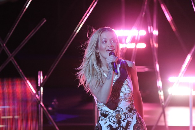 Top-Star Rita Ora bringt 2000 Besucher beim Channel Aid live in Concert in der Elbphilharmonie Hamburg zum Tanzen