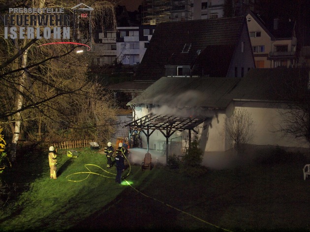 FW-MK: Brand einer Gartenhütte.