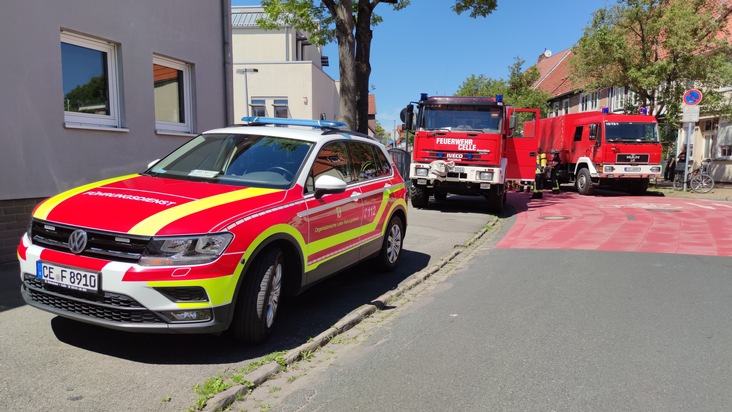 FW Celle: Erhitzte Batterien sorgen für mehrstündigen Feuerwehreinsatz