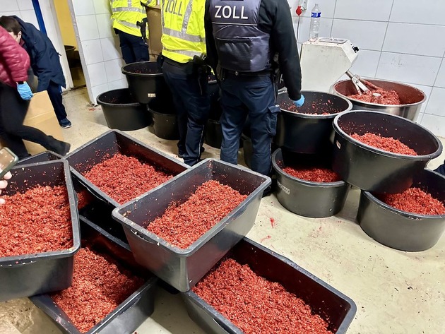 ZOLL-F: Zollfahndung Frankfurt hebt illegale Shisha-Tabak Fabriken aus - Mehr als 2,2 Tonnen unversteuerter Wasserpfeifentabak sichergestellt