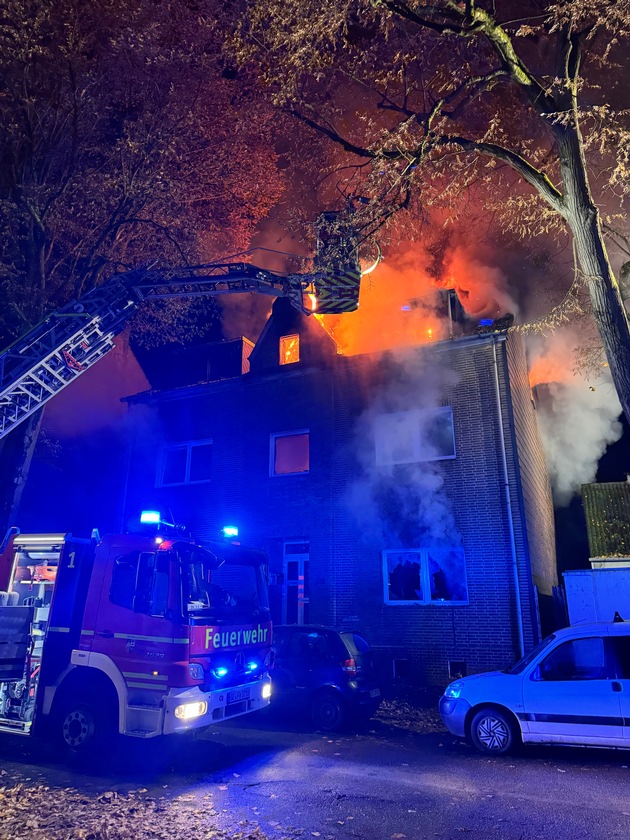 FW-GE: Vollbrand eines leerstehenden Gebäudes