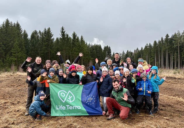 Aufforstungsstart - lavera Waldprojekt in Österreich / Gemeinsam mit LifeTerra und Wald4Leben für nachhaltige Wälder der Zukunft
