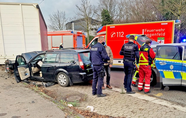 POL-ME: Ohne Fremdeinwirkung: 88-Jähriger bei Autounfall schwer verletzt - Langenfeld - 2101050