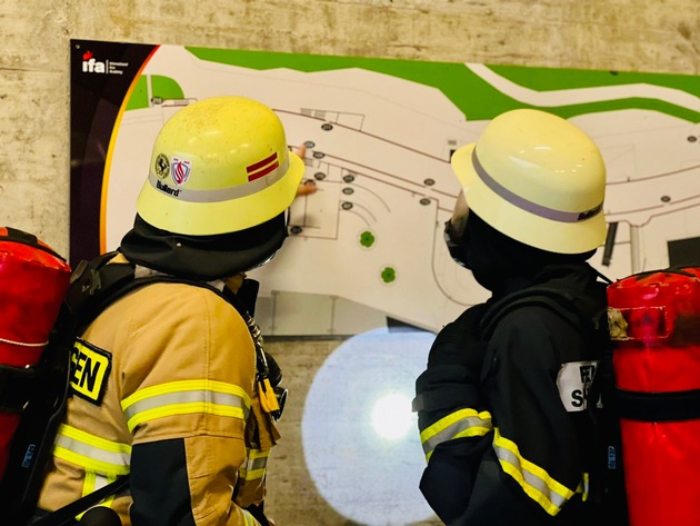 FW Böblingen: Feuerwehren aus Böblingen und Sindelfingen zur speziellen Tunnelbrandbekämpfung in der Schweiz