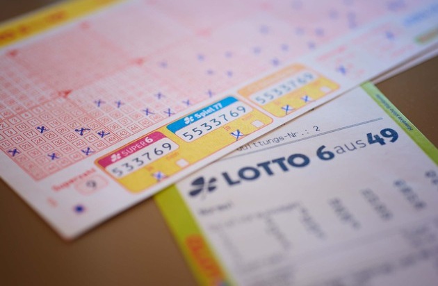 WestLotto: Spiel 77: Doppel-Millionär zum Jahreswechsel / Tipper aus dem Raum Düsseldorf gewinnt 2,7 Millionen Euro