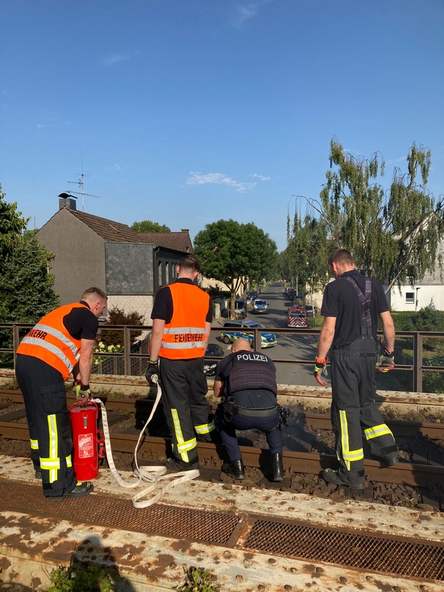 FW-OB: Kleinbrand im Gleisbett erfolgreich gelöscht