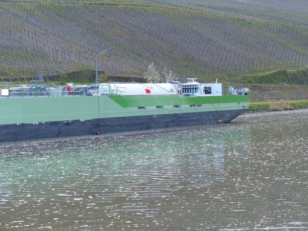 WSPA-RP: Tankschiff kollidiert mit Moselbrücke in Schweich