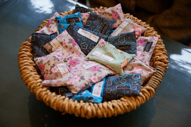 POL-H: Greifbare Entlastung bei Vernehmungen: Stiftung Opferhilfe Niedersachsen &uuml;bergibt 200 Stresskissen an Polizei Hannover