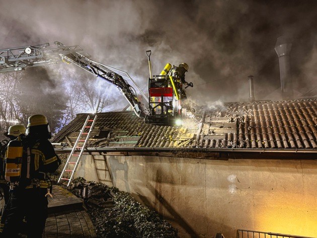 FW Pforzheim: Brand in einer Lackiererei