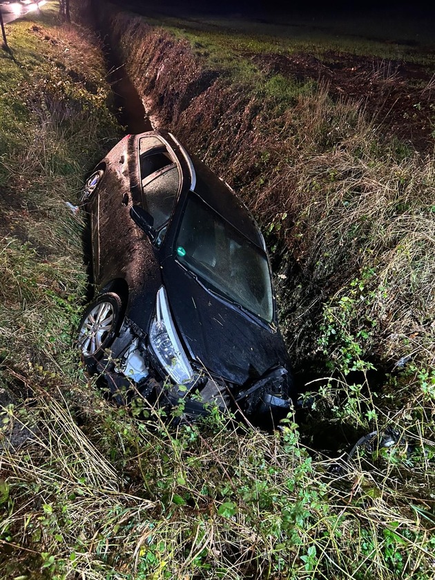 POL-STD: Auto auf Stader McDonalds-Parkplatz beschädigt und geflüchtet, 41-jähriger Autofahrer unter Alkoholeinfluss in Graben gefahren und leicht verletzt, Einbrecher in Himmelpfortener ALDI-Markt