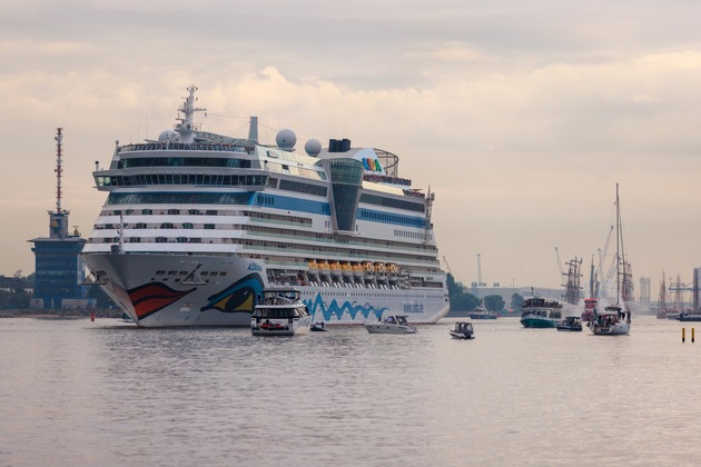 AIDA Pressemeldung: Hanse Sail 2025: AIDA Cruises bringt Urlaubsfeeling in den Rostocker Stadthafen
