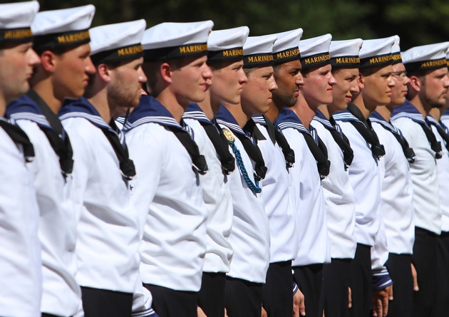 Vereidigung der Marineoffizieranwärter an der Marineschule Mürwik (FOTO)