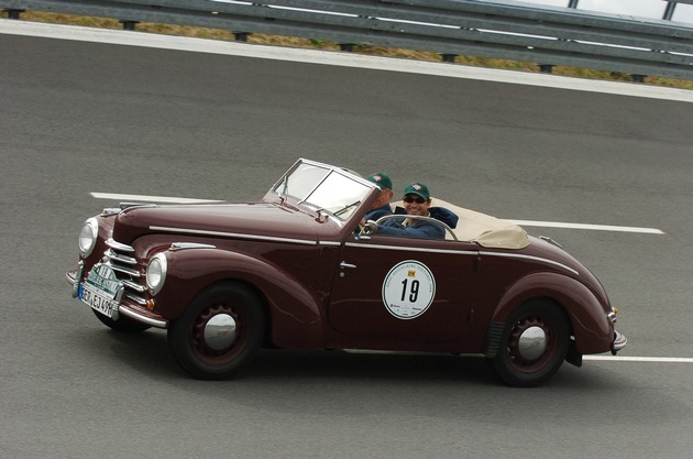 SKODA mit drei glanzvollen Klassikern bei der Oldtimer Rallye Wiesbaden (FOTO)