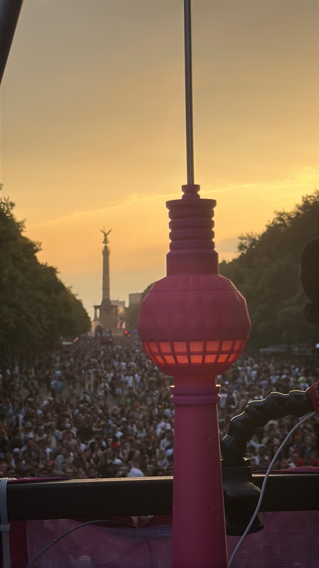 Ein Lieblingsturm f&uuml;r alle &ndash; Berliner Fernsehturm kommt in der Zu-Hause-Variante made in Berlin!