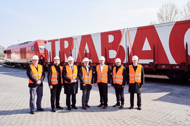 Container homes for earthquake victims: STRABAG and ÖBB Rail Cargo Group get aid on track