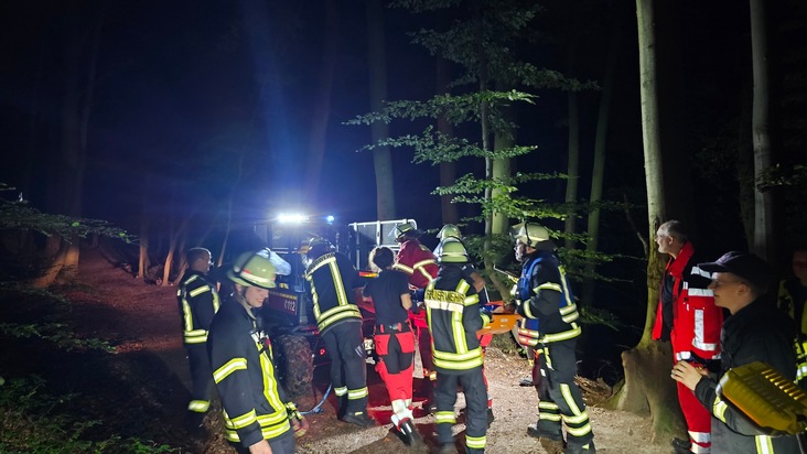FW Königswinter: Verletzter Mountainbikefahrer im Wald - Feuerwehr unterstützt Rettungsdienst