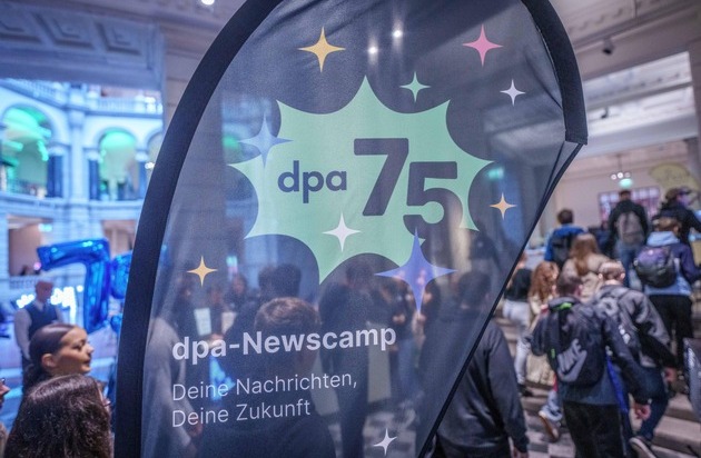 dpa Deutsche Presse-Agentur GmbH: "Synonym für Faktentreue und Verlässlichkeit" - 75 Jahre dpa