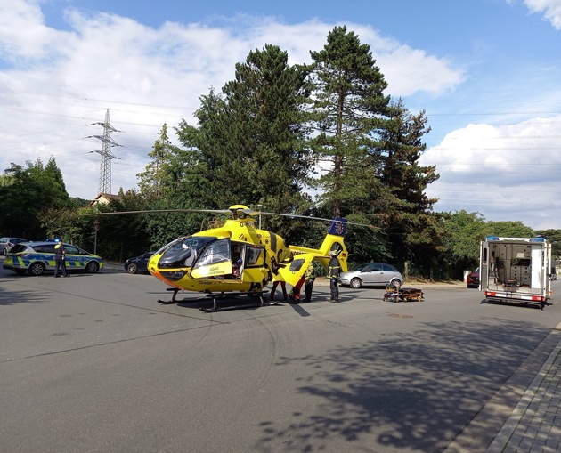FW-EN: Schwerverletzter Radfahrer nach Verkehrsunfall - Rettungshubschrauber im Einsatz