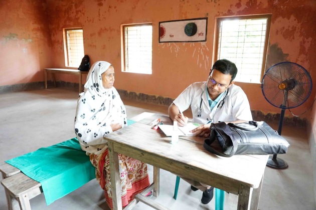 Mobile Kliniken bringen Gesundheit in entlegene Dörfer in Indien