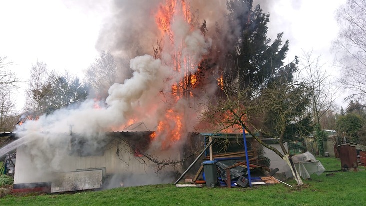 FW-RE: Brennende Hütte im Hinterland