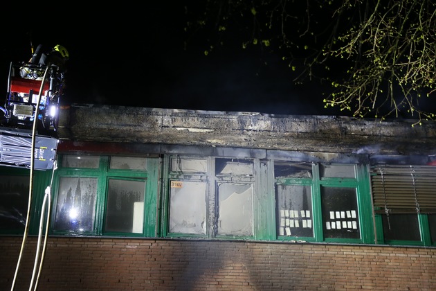 FW Gronau: N&auml;chtlicher Brand am Berufskolleg f&uuml;r Wirtschaft und Verwaltung