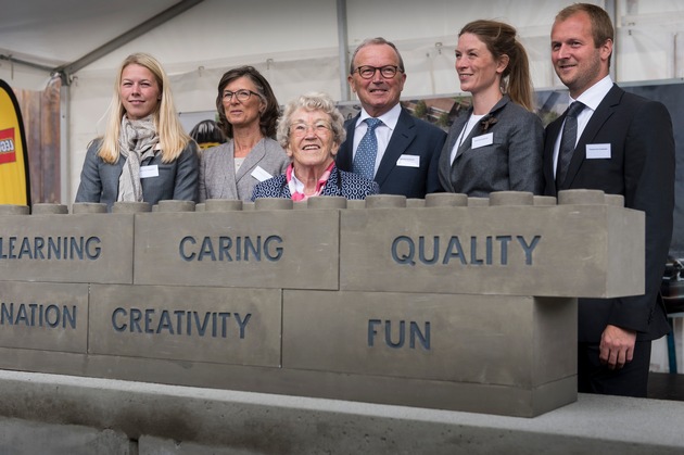 Kirk Kristiansen-Familie legt Grundstein für das LEGO House (FOTO)