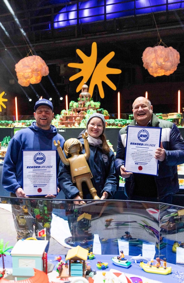 RID-Weltrekord auf Lichtermarkt: »schauinsland-reisen« präsentiert das »größte Urlaubs-Diorama aus PLAYMOBIL«