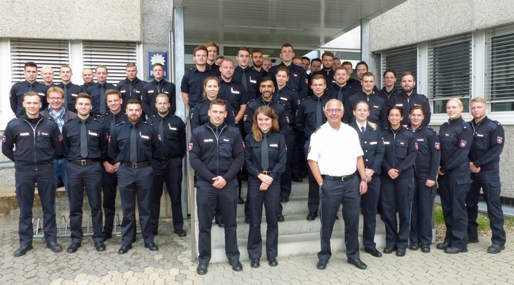 POL-WOB: Polizeichef Olaf Gösmann begrüßt 51 neue Beamtinnen und Beamte