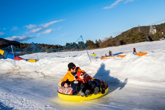 Winterspaß abseits der Pisten beim Rodeln im Trentino