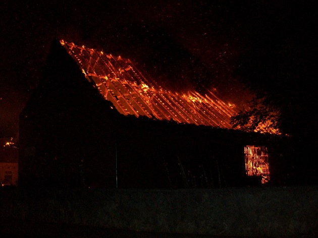 POL-HI: Betheln - Brand einer Scheune mit hohem Sachschaden