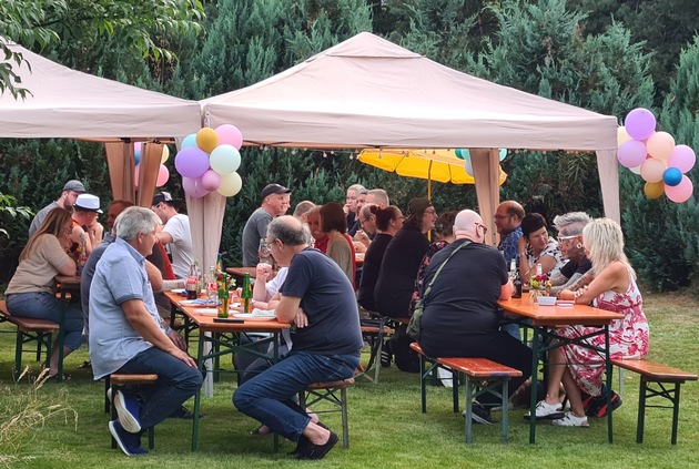 70 Interessierte beim Sommerfest des K&amp;P Bestattungsservice