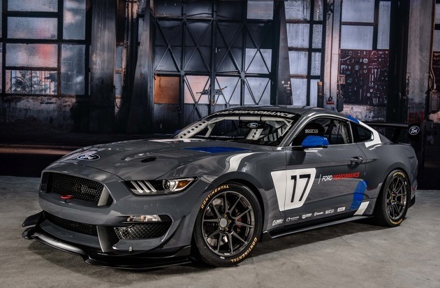 Ford-Werke GmbH: Weltpremiere auf der SEMA: Ford Performance enthüllt den rennfertigen Ford Mustang GT4