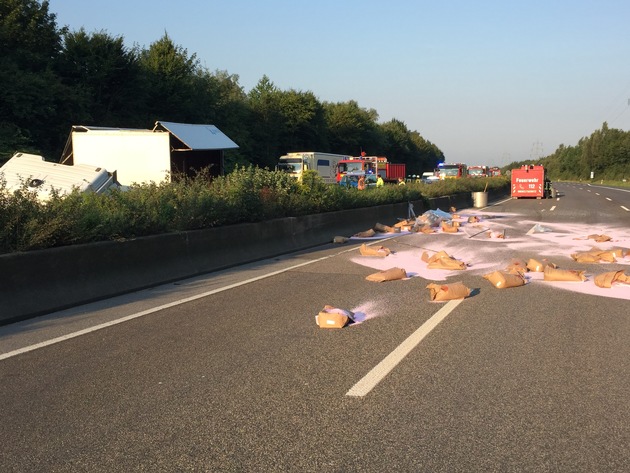 FW-HAAN: Gefahrgut-Transporter mit Sprengstoff verunglückt