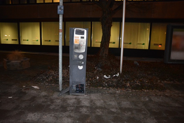 POL-HI: Parkscheinautomat aufgebrochen