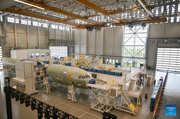 Airbus liefert erstes Flugzeug aus seiner neuen Montagelinie in China aus