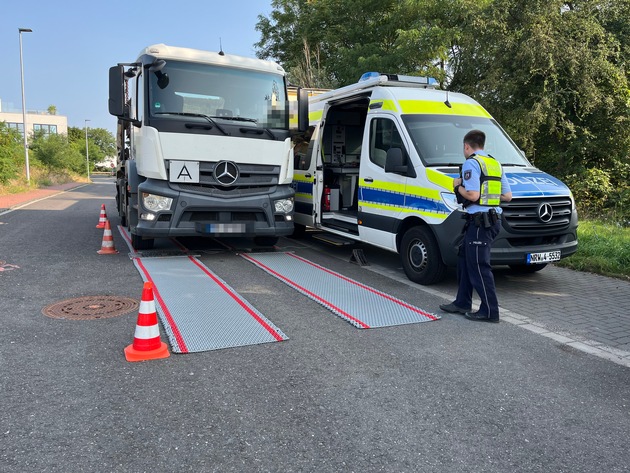 POL-ME: Verkehrsdienst schickte Laster auf die Waage - Langenfeld - 2408075