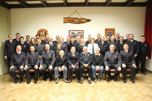 FW Beverungen: Zahlreiche Einsätze, neue Technik und viele gemeinsame Stunden / Jahresrückblick des Löschzug Beverungen und Feuerwehrverein St. Florian e.V.