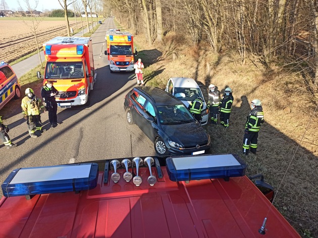 FW-KLE: Verkehrsunfall: eCall alarmiert Feuerwehr in Bedburg-Hau
