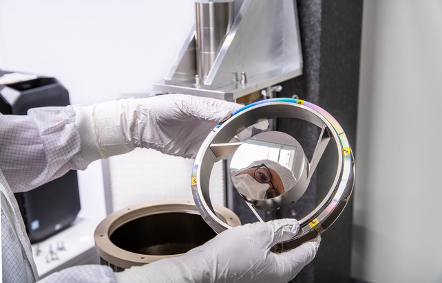 Press release | Compact space spectrometer for sustainable agriculture