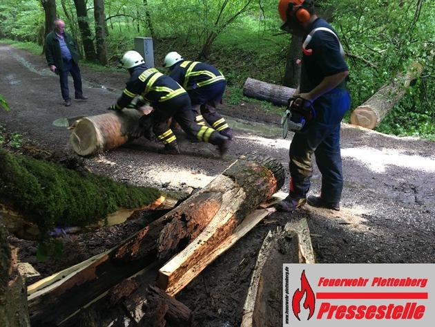 FW-PL: Arbeitsreicher Tag für die Rettungskräfte der Plettenberger Feuerwehr an Christi Himmelfahrt