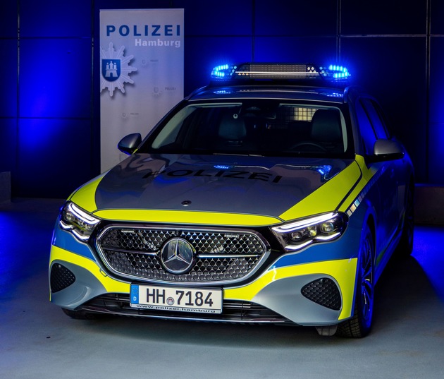 POL-HH: 260519-1. Neuer Hingucker in Hamburg: Peterwagen fahren künftig dauerhaft mit Blaulicht