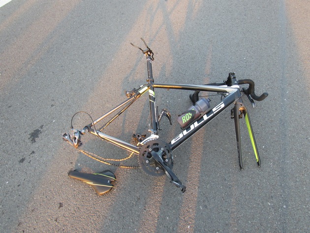 POL-ME: Fahrradfahrer wird bei Unfall schwer verletzt - Haan - 2109112