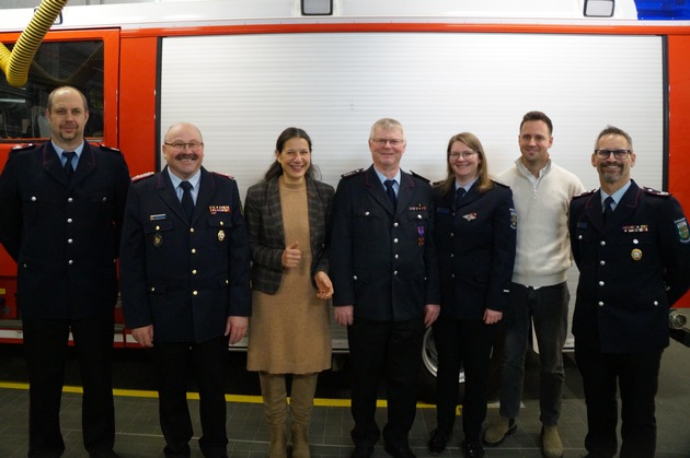 FW Wathlingen: Jahreshauptversammlung 2026 der Ortsfeuerwehr Gro&szlig;moor - Thomas Schworm mit dem Deutschen Feuerwehrehrenzeichen in Bronze geehrt