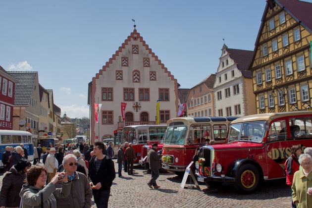 Medieneinladung: Europas Bus-Nostalgiker gastieren von 13. - 15. Mai beim „8. Internationalen Oldtimer-Bus-Treffen“ in Bad Mergentheim