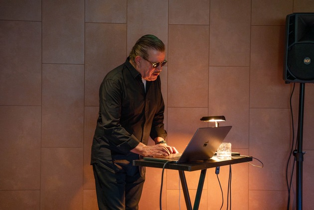 Yello-Musiker Boris Blank feiert Pre-Album Release in der Wellness-Therme FORTYSEVEN